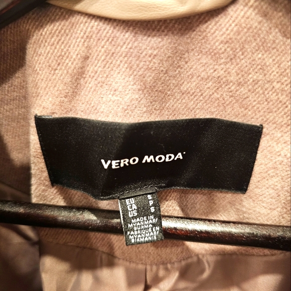 Coat - Picture 2 of 3